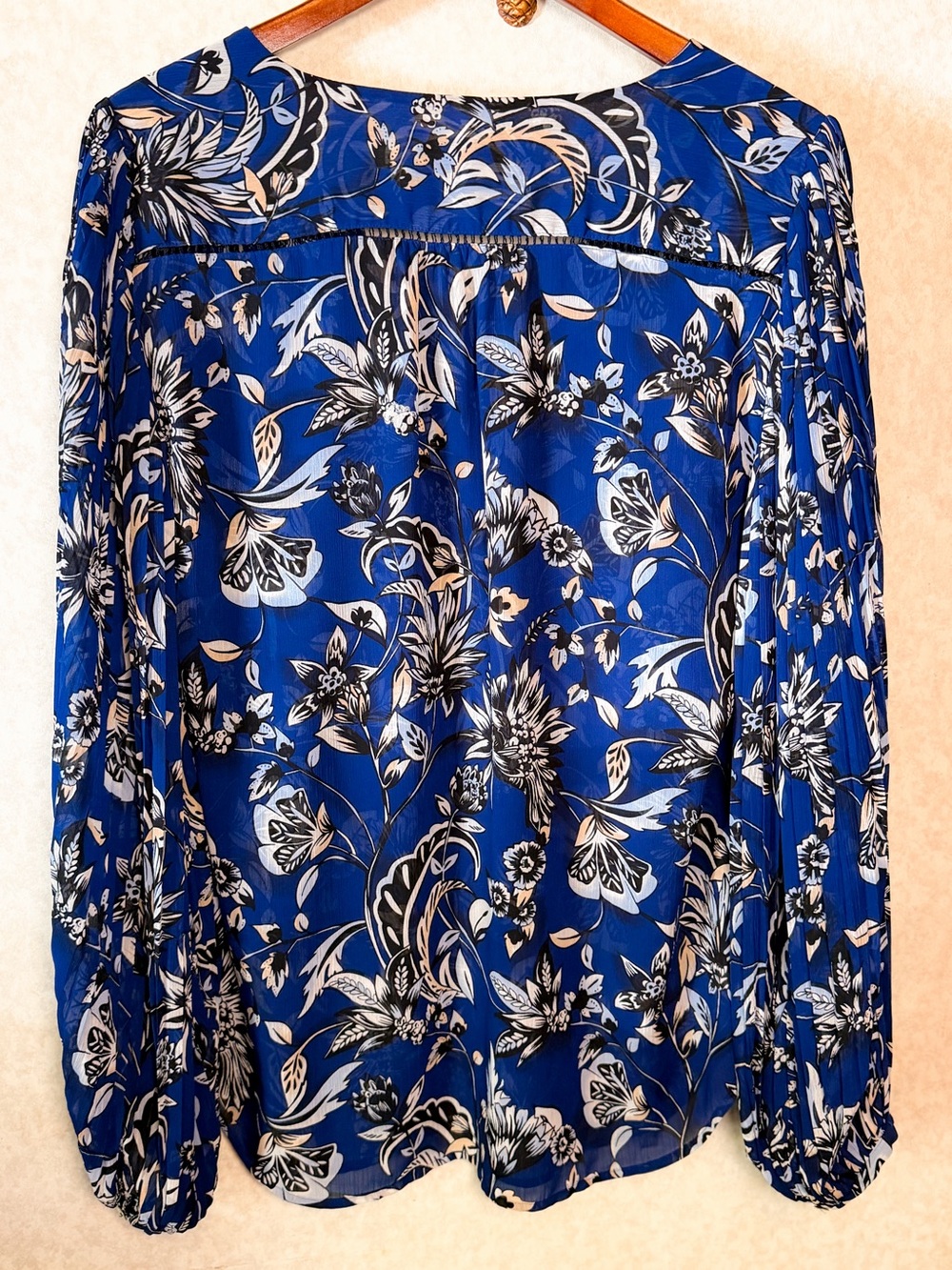 White House Black Market Navy Floral Mock Wrap Blouse Office Chic EUC 12 - Picture 3 of 7